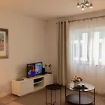 Charming Lido Flat Ii דירה *